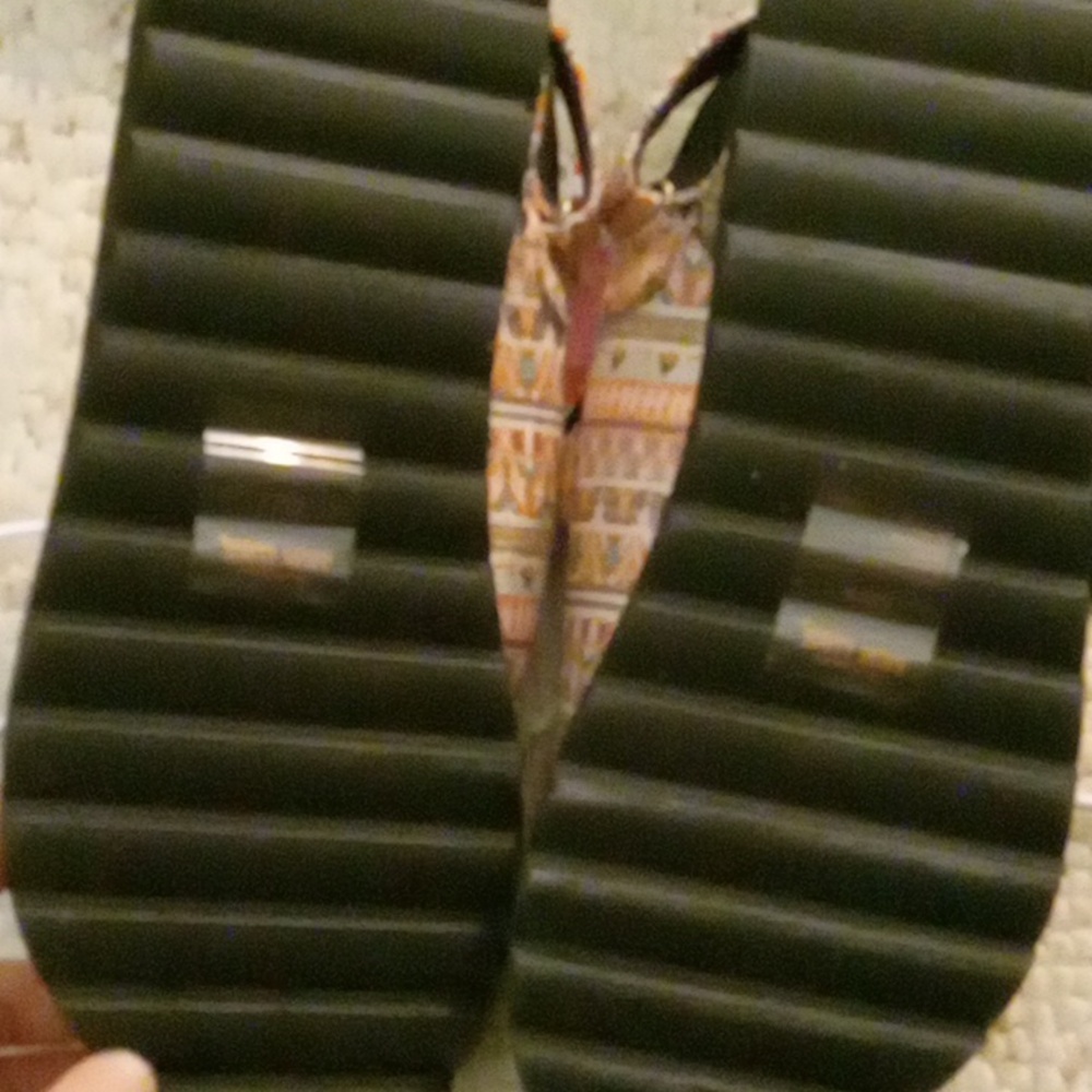Muk Luk Sandal Size 8 - Picture 5 of 7